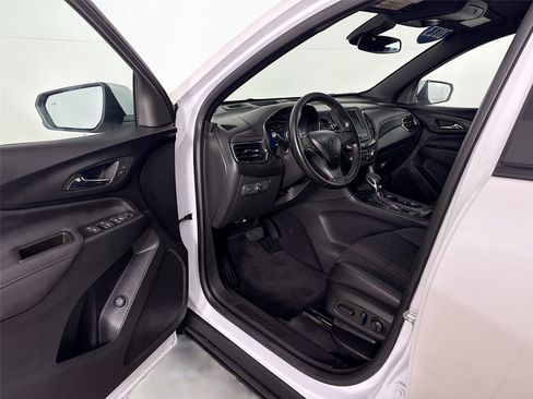Used 2023 Chevrolet Equinox RS image 3