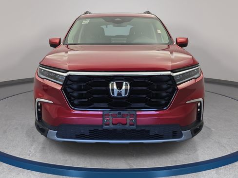 Used 2024 Honda Pilot Touring image 2