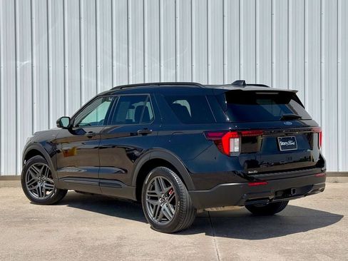 Used 2025 Ford Explorer ST-Line w/ ST-Line Street Pack AWD/4WD image 4