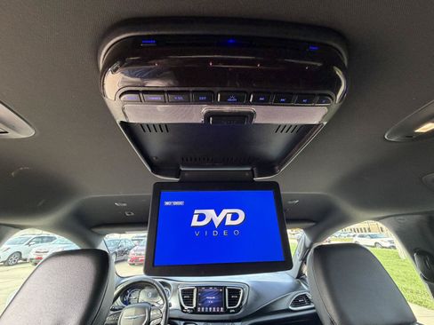 Used 2019 Chrysler Pacifica Touring-L w/ S Appearance Package FWD image 24