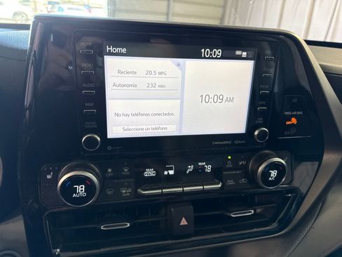 Used 2020 Toyota Highlander XLE FWD image 22