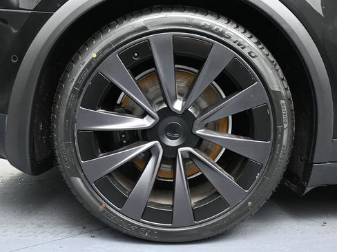 Used 2022 Tesla Model X Plaid image 11