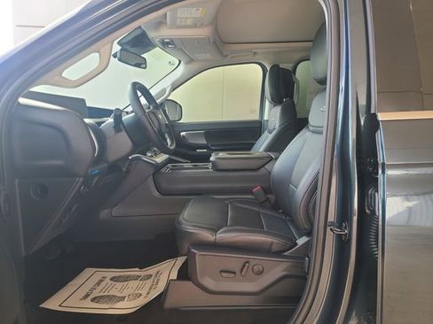 New 2026 Ford Expedition Platinum image 3