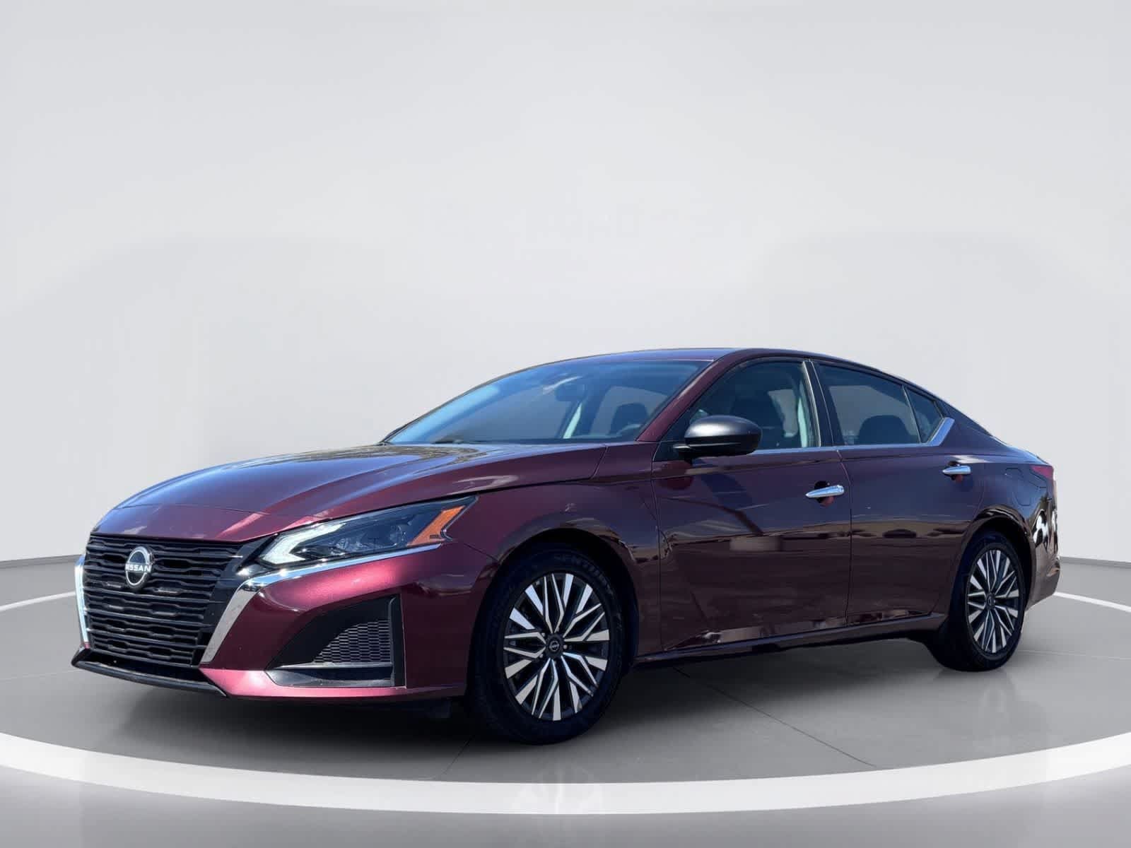 Used 2025 Nissan Altima 2.5 SV FWD image 2