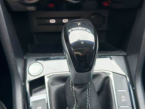 Used 2023 Volkswagen Taos SE w/ Panoramic Sunroof Package image 18