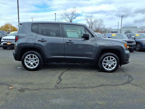 Certified 2023 Jeep Renegade Latitude image 8
