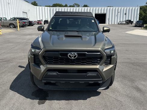 Used 2024 Toyota Tacoma TRD Sport w/ TRD Sport Premium Package AWD/4WD image 3