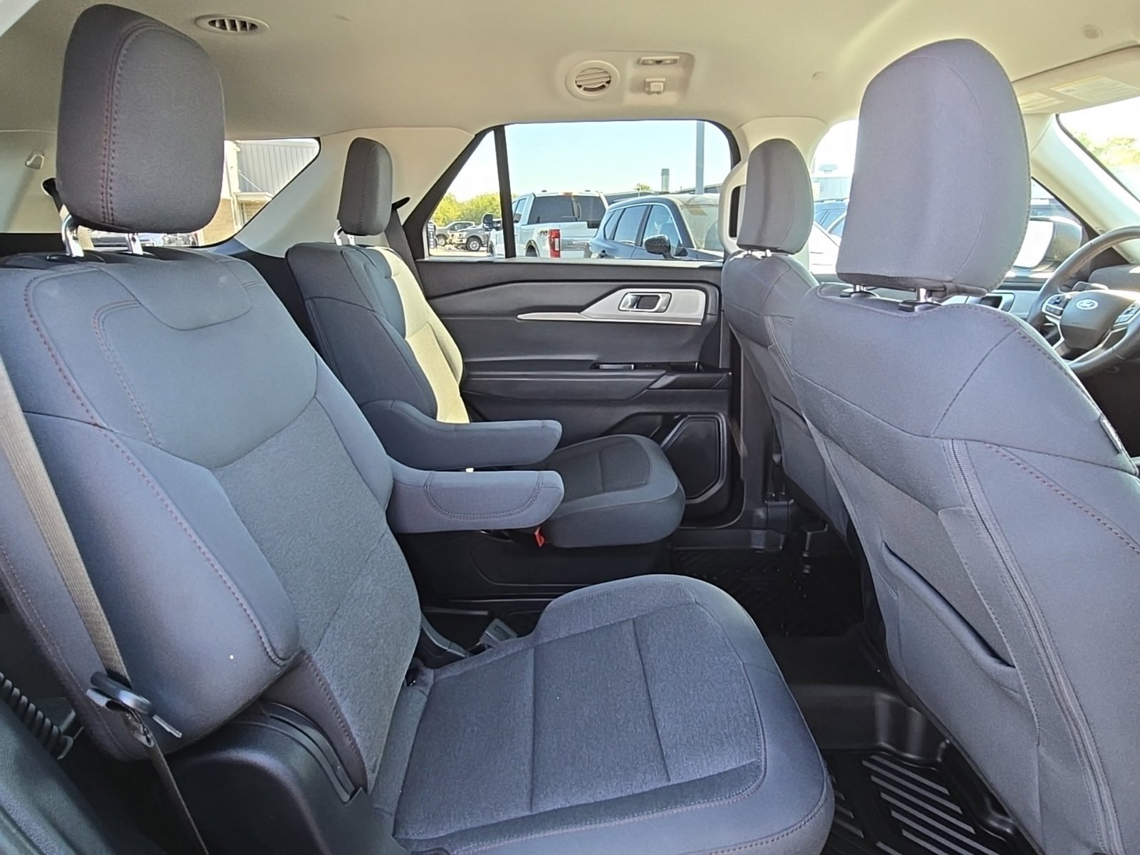 Used 2025 Ford Explorer Active RWD image 42