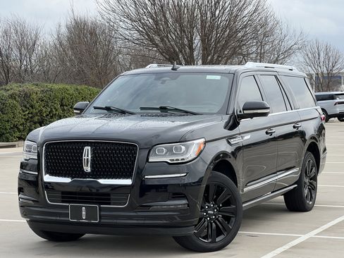 Used 2023 Lincoln Navigator L Reserve image 2