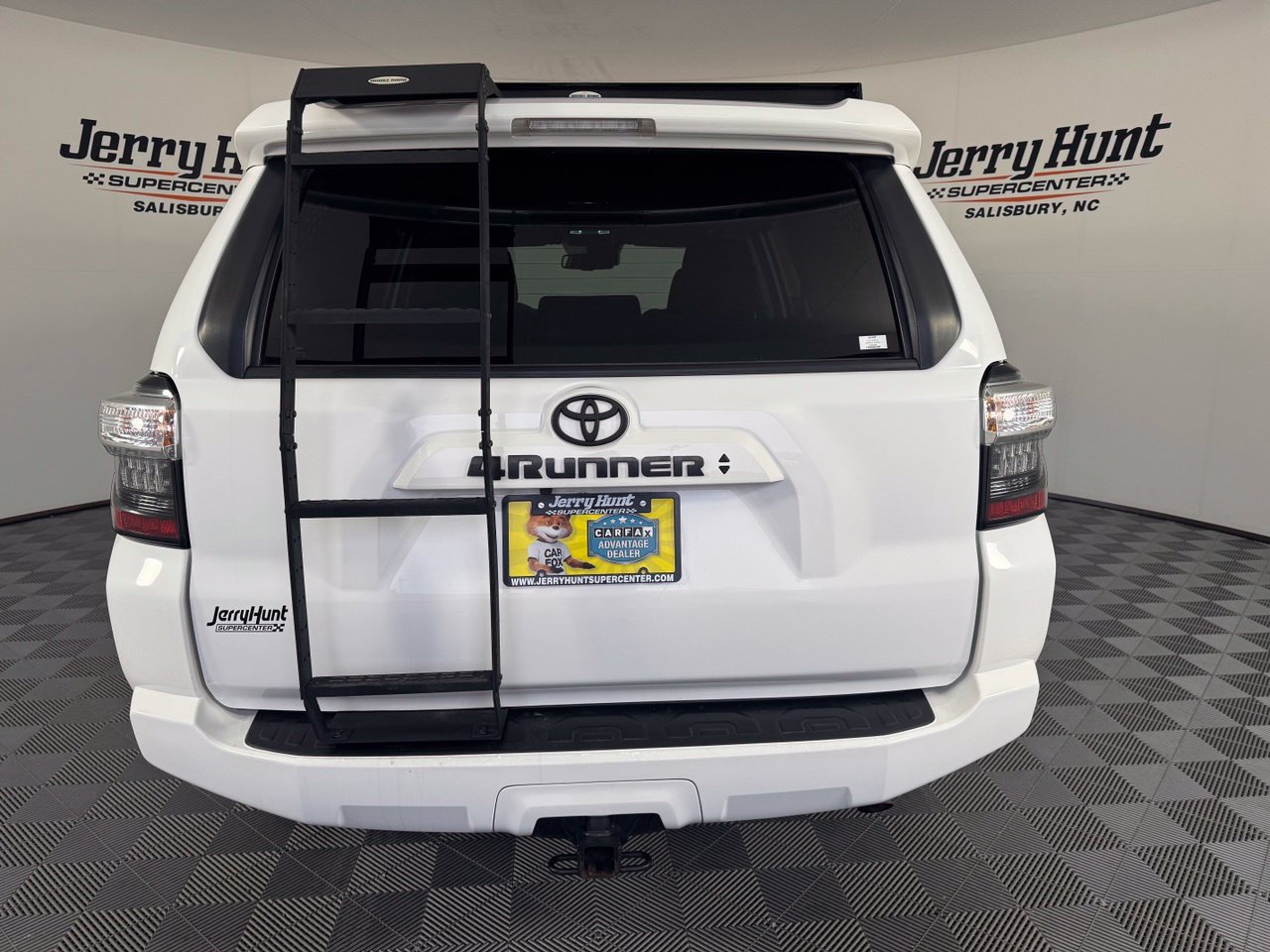 Used 2021 Toyota 4Runner SR5 AWD/4WD image 7
