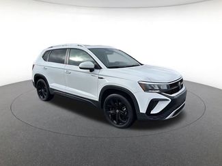 Used 2023 Volkswagen Taos SE w/ Panoramic Sunroof Package video 1