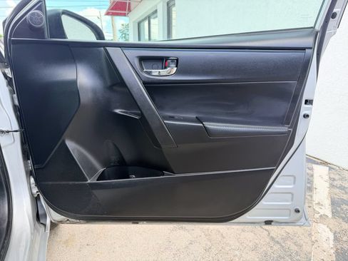 Used 2017 Toyota Corolla SE FWD image 23