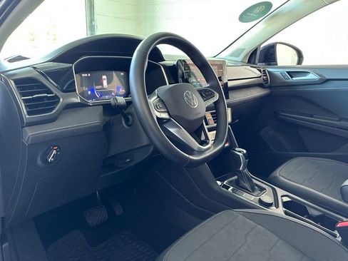 Used 2025 Volkswagen Taos SE AWD/4WD image 14