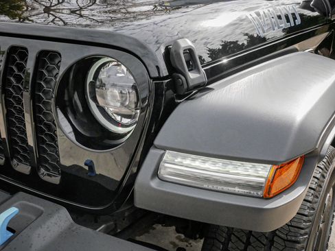 Used 2023 Jeep Wrangler Unlimited w/ Convenience Group AWD/4WD image 6