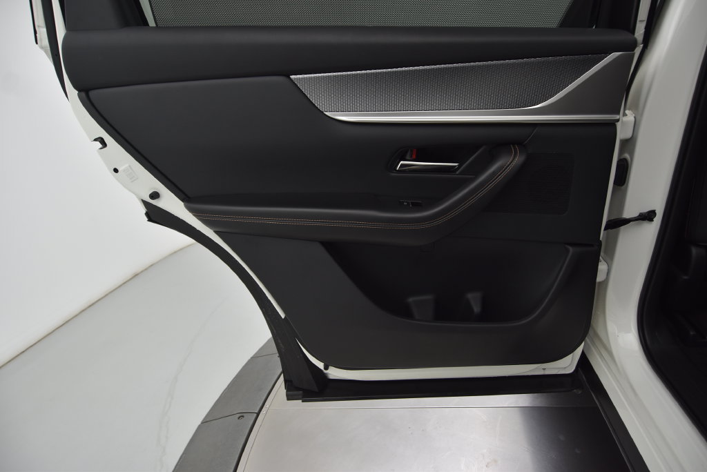 Certified 2025 MAZDA CX-90 Plug-In Hybrid w/ Premium Plus AWD/4WD image 36
