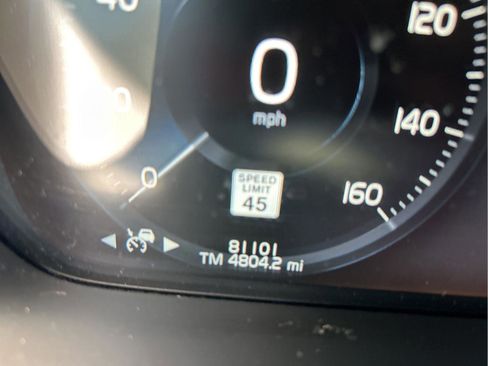 Used 2017 Volvo XC90 T6 Momentum w/ Vision Package image 27