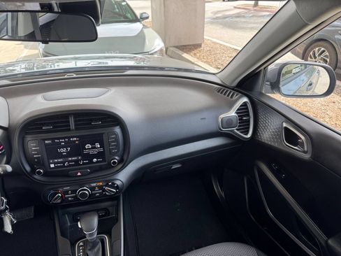 Used 2025 Kia Soul LX w/ LX Technology Package FWD image 33