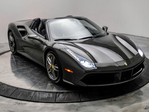 Used 2018 Ferrari 488 Spider RWD image 33