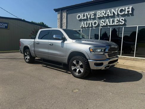 Used 2019 RAM 1500 Laramie AWD/4WD image 2
