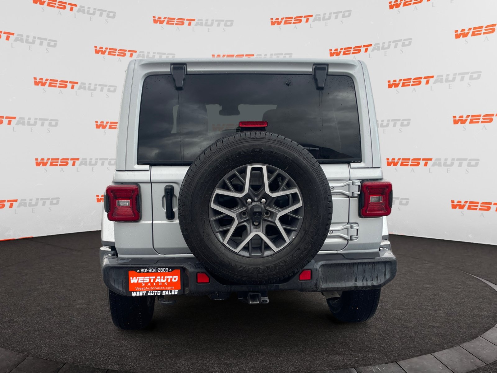 Used 2024 Jeep Wrangler Unlimited Sahara AWD/4WD image 4