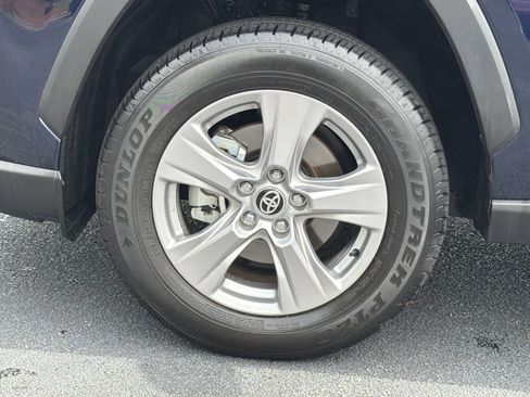 Used 2025 Toyota RAV4 XLE FWD image 30
