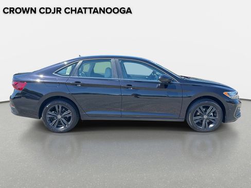 Used 2023 Volkswagen Jetta SE FWD image 4