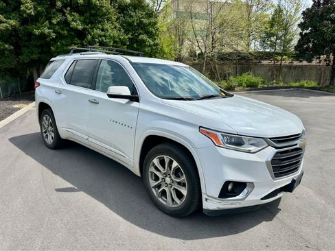 Used 2018 Chevrolet Traverse Premier image 3