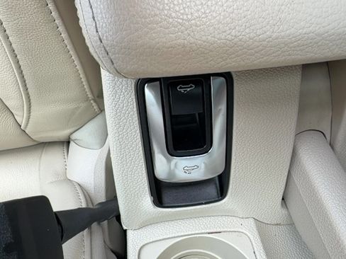 Used 2010 Volkswagen Eos Lux FWD image 12