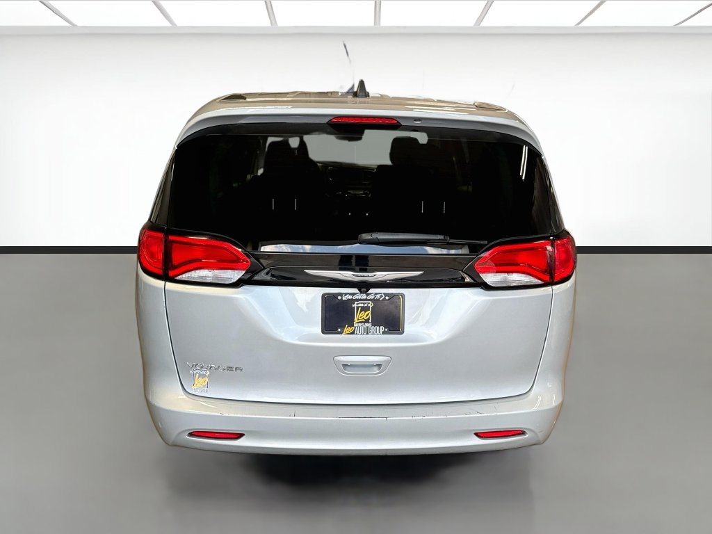 Used 2023 Chrysler Voyager LX FWD image 6
