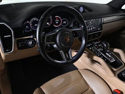 Certified 2023 Porsche Cayenne Platinum Edition AWD/4WD image 4