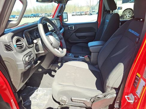 Used 2025 Jeep Wrangler Unlimited Rubicon 4xe w/ Convenience Group image 4