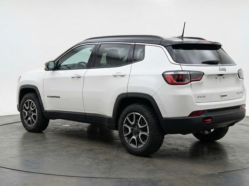 Used 2025 Jeep Compass Trailhawk AWD/4WD image 6