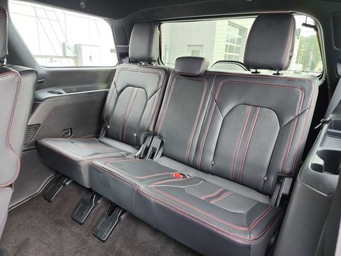 Used 2023 Ford Expedition Limited image 17