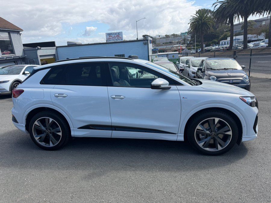 Used 2024 Audi Q4 e-tron Premium Plus w/ Premium Plus AWD/4WD image 4