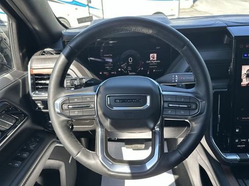 Used 2025 GMC Yukon XL Denali AWD/4WD image 13