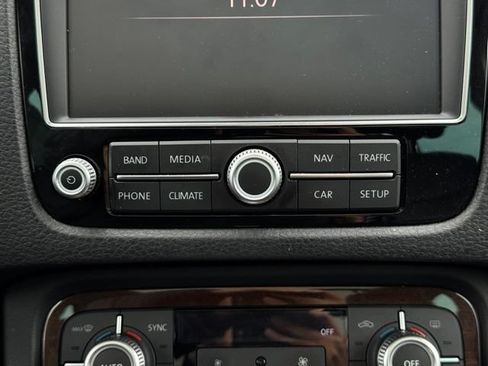 Used 2015 Volkswagen Touareg TDI AWD/4WD image 13