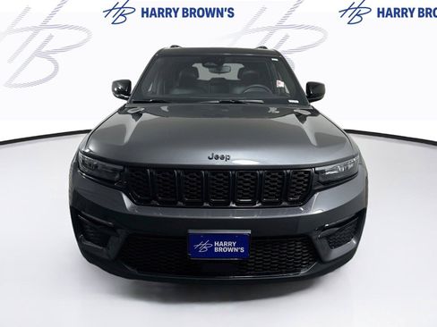 Used 2024 Jeep Grand Cherokee Limited w/ Black Appearance Package AWD/4WD image 28