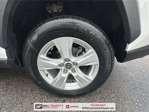 Used 2021 Toyota RAV4 XLE image 19