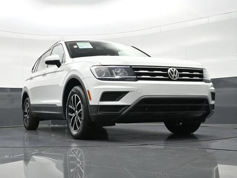 Used 2021 Volkswagen Tiguan SE FWD image 30