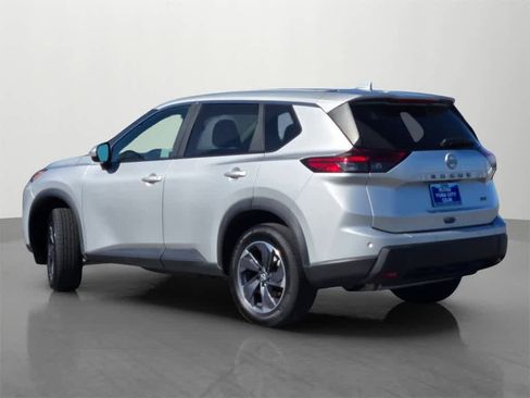 Used 2024 Nissan Rogue SV image 4