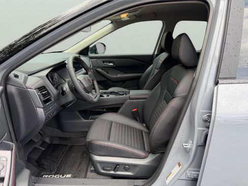 Used 2026 Nissan Rogue SV AWD/4WD image 8