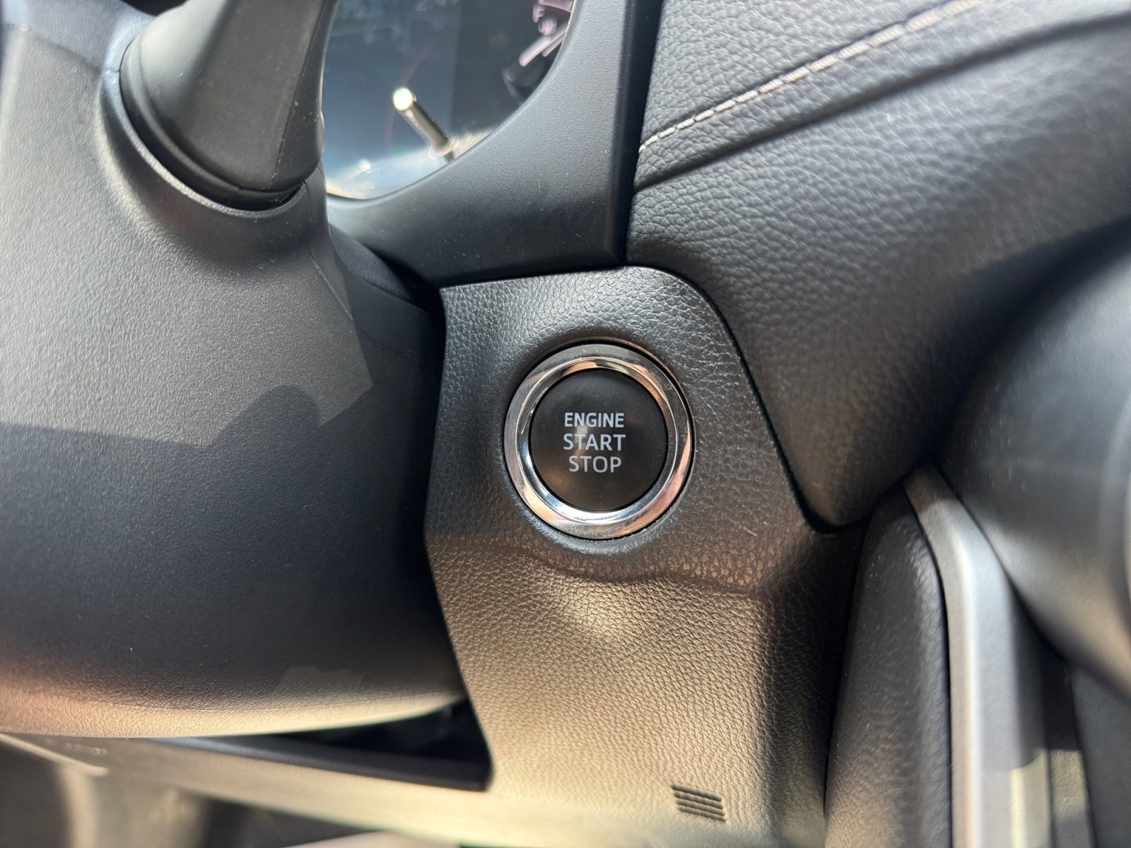 Used 2025 Toyota RAV4 XLE FWD image 5