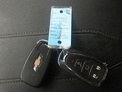 Used 2023 Chevrolet Traverse LT image 24