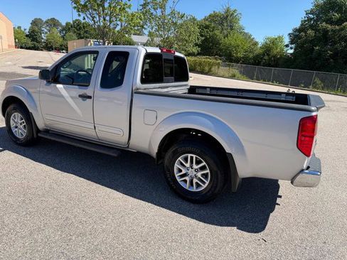 Used 2016 Nissan Frontier SV w/ SV Value Truck Package AWD/4WD image 6