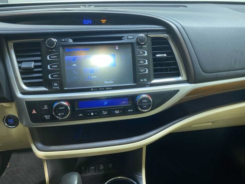 Used 2018 Toyota Highlander Limited Platinum AWD/4WD image 16