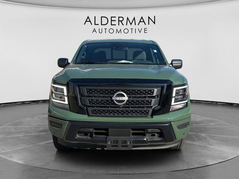Used 2024 Nissan Titan SV w/ SV Bronze Edition Package image 8