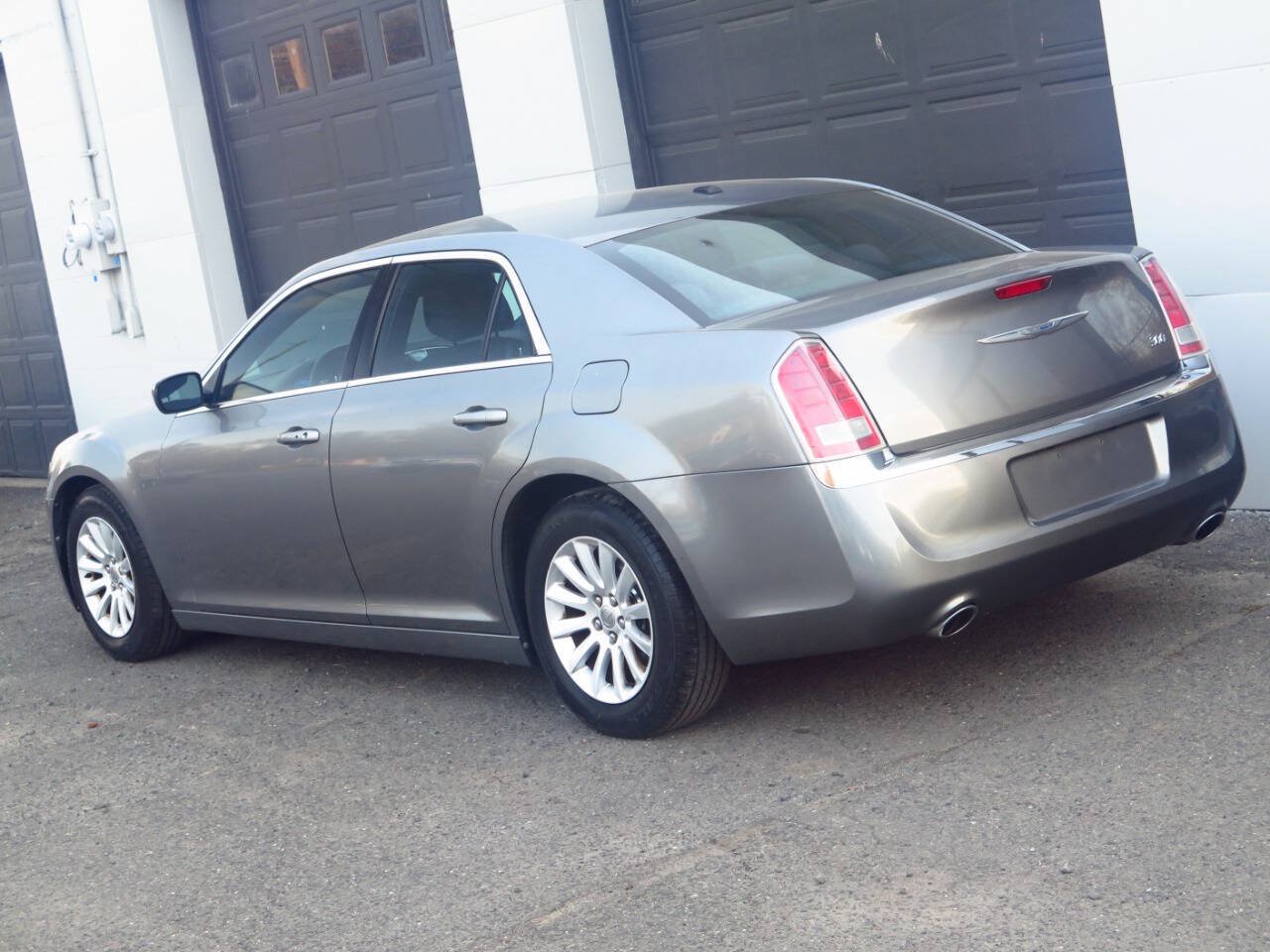 Used 2012 Chrysler 300 RWD image 23
