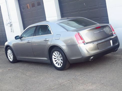 Used 2012 Chrysler 300 RWD image 23
