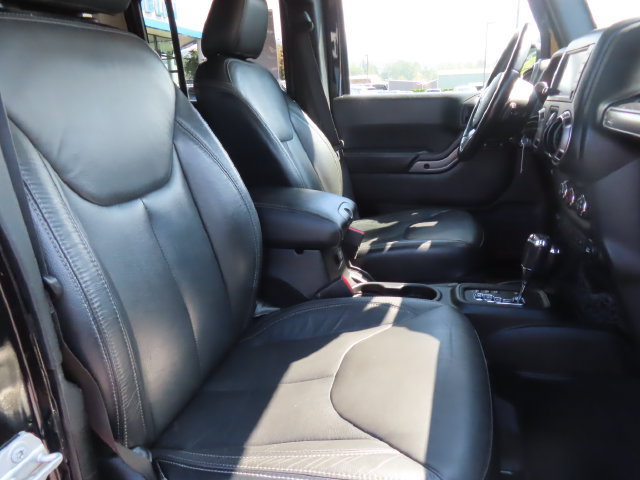 Used 2018 Jeep Wrangler Unlimited Sahara AWD/4WD image 34