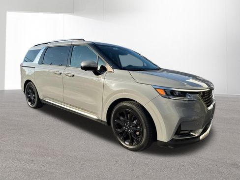 Certified 2022 Kia Carnival SX FWD image 2